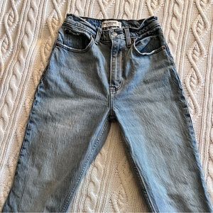 Abercrombie & Fitch The 90s Straight Ultra High Rise